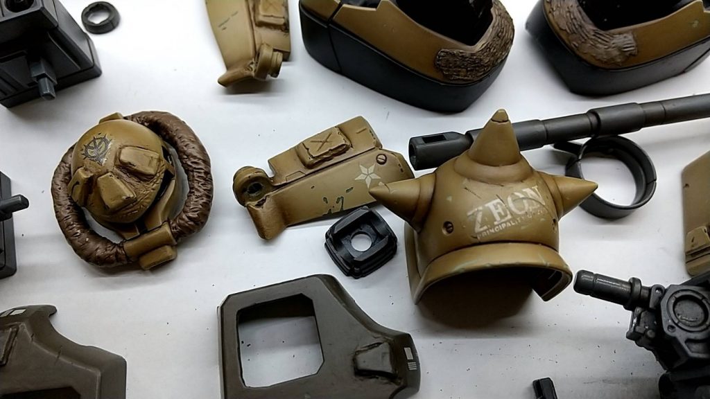 デカール貼ってから、リューターでリアルチッピング！エエ感じです！