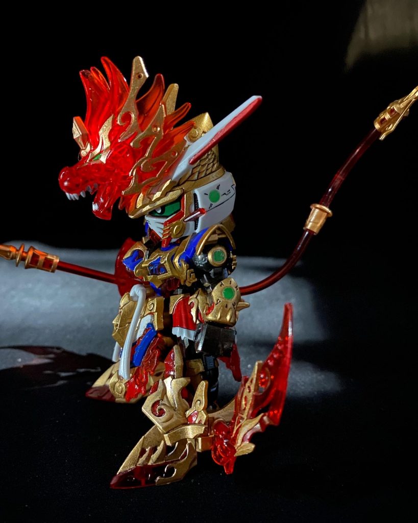 頭、肩、前腕に磁石を仕込みました。…がこれは失敗でした。武装が重すぎてぷらんぷらんします。 