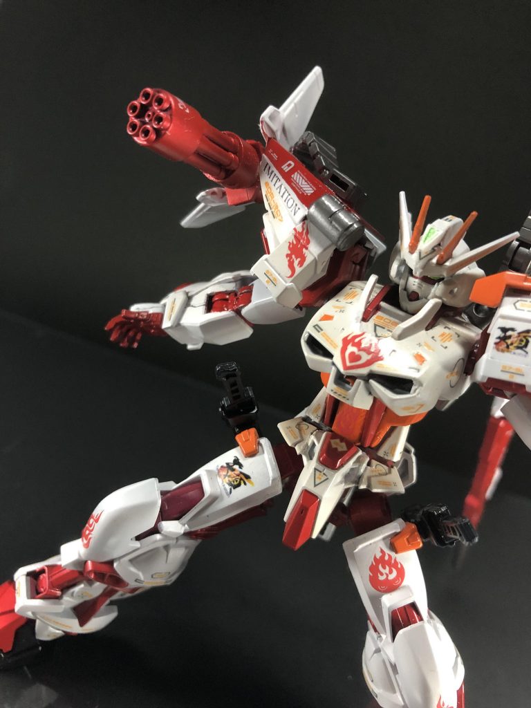 肩のガトリングはグフカスタムとアースリィのジャンクを切り貼りして作りましたガトリングのサイズもう少し小さくしたかったですがこれはこれでアリなんじゃないでしょうか