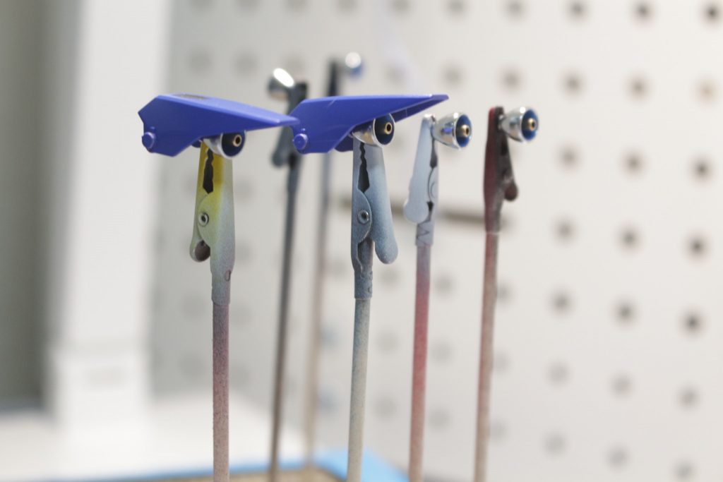 恒例のバーニアをメッキシルバーで塗装。内部はガンダムマーカーのライトブルーで塗っています。形を前回のとしっかり合わせました。