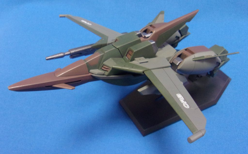 戦闘機形態。2005年当時のキットなので、ABSのパーツが砕けないか捻切れないかとヒヤヒヤしながら変形させました。