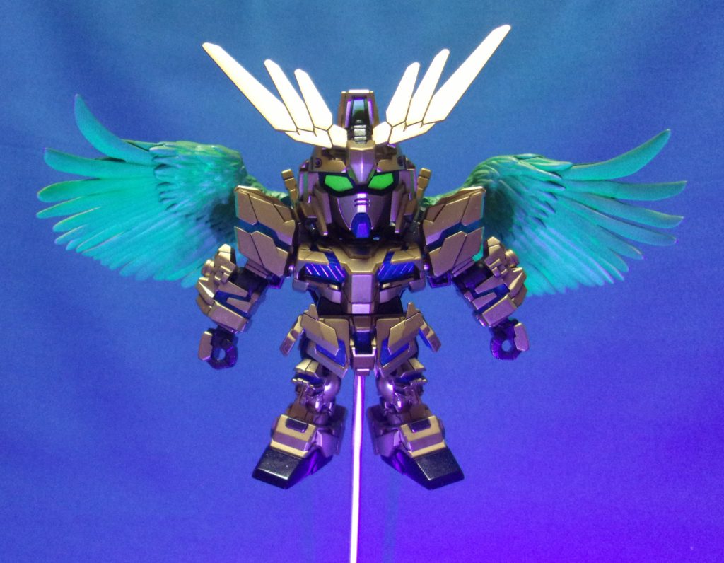 サイコフレームは、UVライトに対してはブルーに光り…