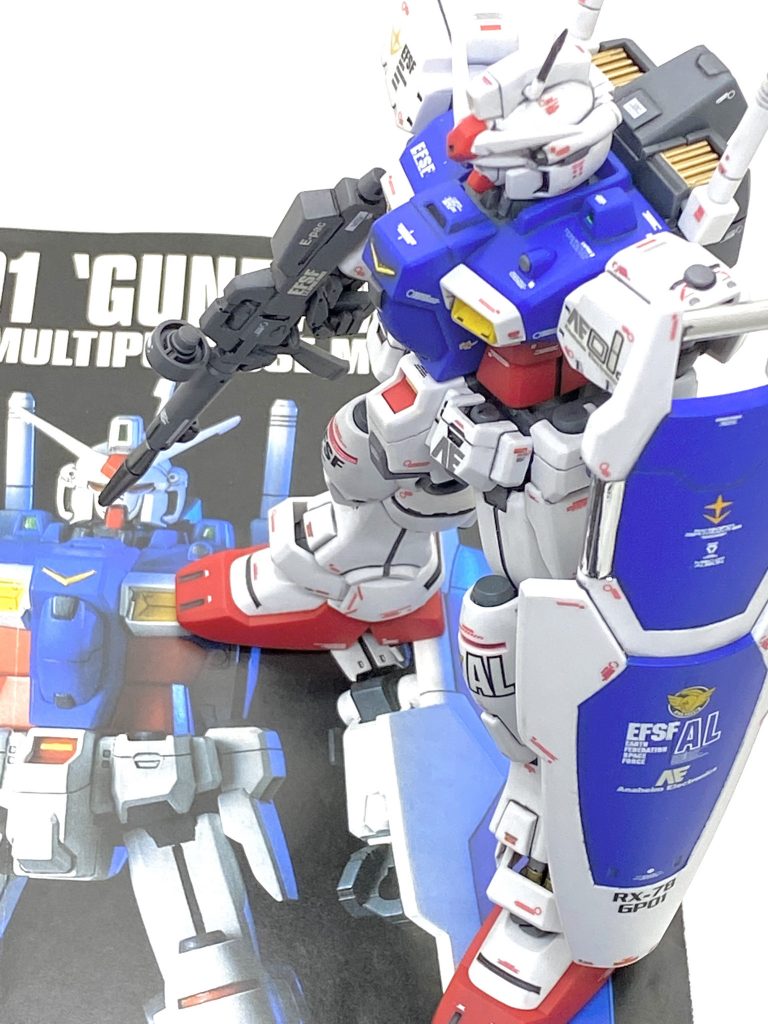 最後は説明書と。GP01はHGUCでも13番目と初期に発売された物なので最新キットと違い、腕は軸関節ですし太腿はボールジョイントで稼働範囲は広くないですがディテールに関しては最新キットに負けない一級品でガレージキットを作っていた気分になる程でした。成形色も悪くないのでつや消しクリアー吹けばかなり良くなりますし、メカ部をグレーで塗り分ければ更に良くなると思います。このキットが出た当時はデカールやその他のマティリアル、機能性が高い工具は少なく、これだけのキットですと完成度を高めるには大変の労力が必要でしたが・・・今はデカールも工具も素晴らしい物が多くて少しずつ自分の理想のカトキ風ゼフィランサスになっていき作っていて本当に楽しく、へたなりに今年一番良く出来たと思いました。0083はガトーやジオンの方が賛美される事が多いですが主人公のコウ・ウラキが挫折を経て一人前の人間になっていく所も見所があって今でも本当に好きな作品なので彼が乗ったフルバーニアンやステイメン、破格サイズのデンドロビウムも作り、星の屑の記録を辿りたいです。ご覧して頂きありがとうございました。