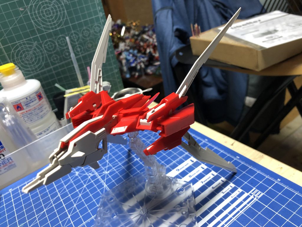 バックウェポンシステムはmk3。ジャンク扱いで入手しました。接続部がプラジョイントでゆるゆるになってたので、木工ボンドで保持力を復活させてます。変形モードはあまり好みではないので割愛ですw