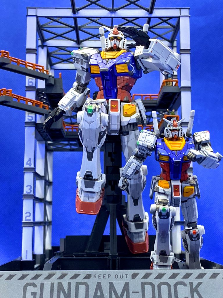 昨日投稿したノベルティの1/200とセットで。最近マグネットコーティングされたF00もここまでは動けませんが、いつか支柱なしで走り出すガンダムが見れる日を楽しみにしています。