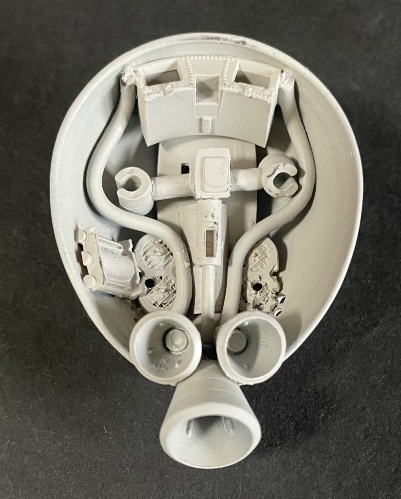 スカート内部にジャンクを埋め込み、スカスカ感を無くしてます