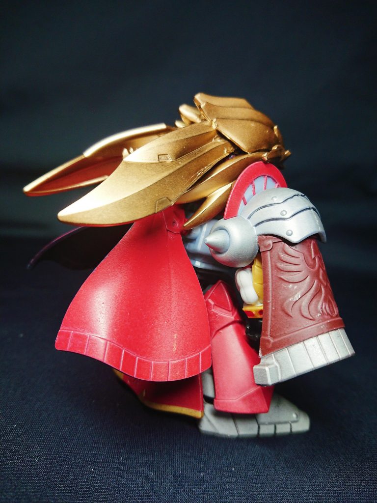 後ろから見ると長髪と分かりやすいです。LGBBナイトの頭部のため、上部を外せば兜にも戻せます。頭髪以外の箇所は、旧ギュスで制作したままのパーツはそのまま使い、ヒーローズのパーツの追加と、可動域の拡大改修を行っています。