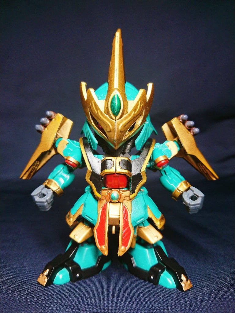 三国伝制作者の中ではほとんど形にされてきた龐統ですが、形が被ってしまうため着手からだいぶ時間がかかりました。自分なりに同じにならないようにバランス重視で形にしました。メインパーツは司馬懿サザビーだったり、孔明νの爆鳳扇なのは定番です。