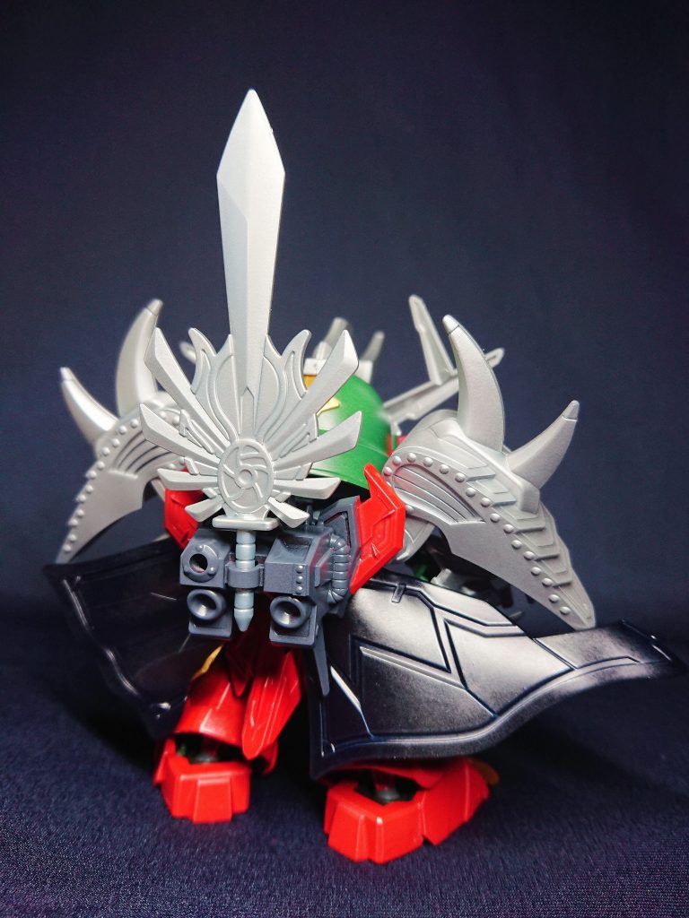 背部はマント接続パーツにバックパックを取り付け。たぶん違和感はそんなに無いかと思います。