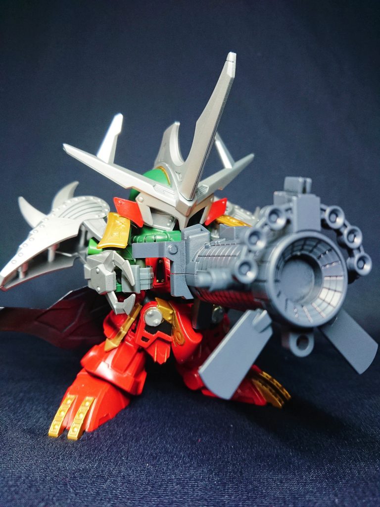 肘関節以外は可動も優秀。さすがヒーローズ。頭身もアップし威圧感はLGBB以上?