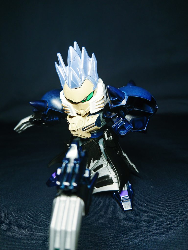 クロービット射出もできます。戦闘時デザインと言いつつも、クローのサイズは小林画。ビットとしては適切サイズ？