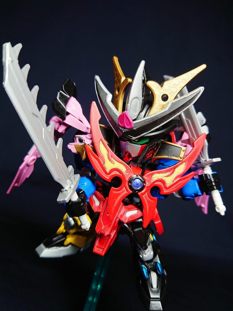 肩膝の顔パーツが結構干渉するので、可動自体はそれなりに控え目です。各種パーツとしてはとにかく三国伝パーツが優秀で、装飾周りを補うのに今回も非常に役立ってくれました。