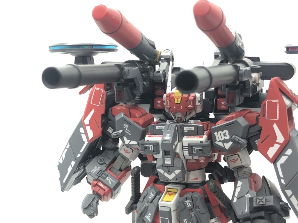 ショルダーキャノン威力に優れたキャノン砲。改修前とマガジンの形状が異なり大型になった分、本機の方が装填数に優れる。