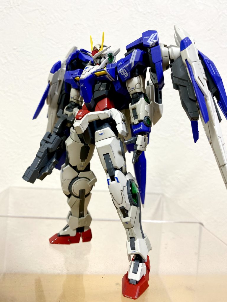 ブルーバイオレットとイングニシアホワイト、ライトグレーをメインに塗装しています。缶スプレーモデラーです。