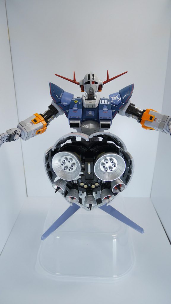 〈スカート〉・6分割し、可動ギミックを追加。裏打ちパーツも作成。・バーニアは大きいバーニアにはランナーで作ったパイプを装着、小さいバーニアにはビルダーズパーツのスパイクを加工して後ハメ・スカート内部は各所塗り分けやディテールの追加。光沢塗装。・装甲の一部は削り出しして、自作ディテールを埋め込み。