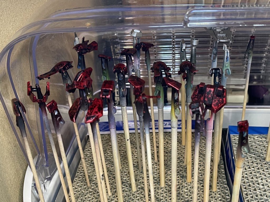 今回ははじめてのラップ塗装にも挑戦しました!少々クリアを重ねすぎた感はありますが、逆にアイアンマン特有の重厚さが出せたかなーと思います。技術を学ぶのは楽しいですねー!これからもいろんなことに挑戦してみよう!