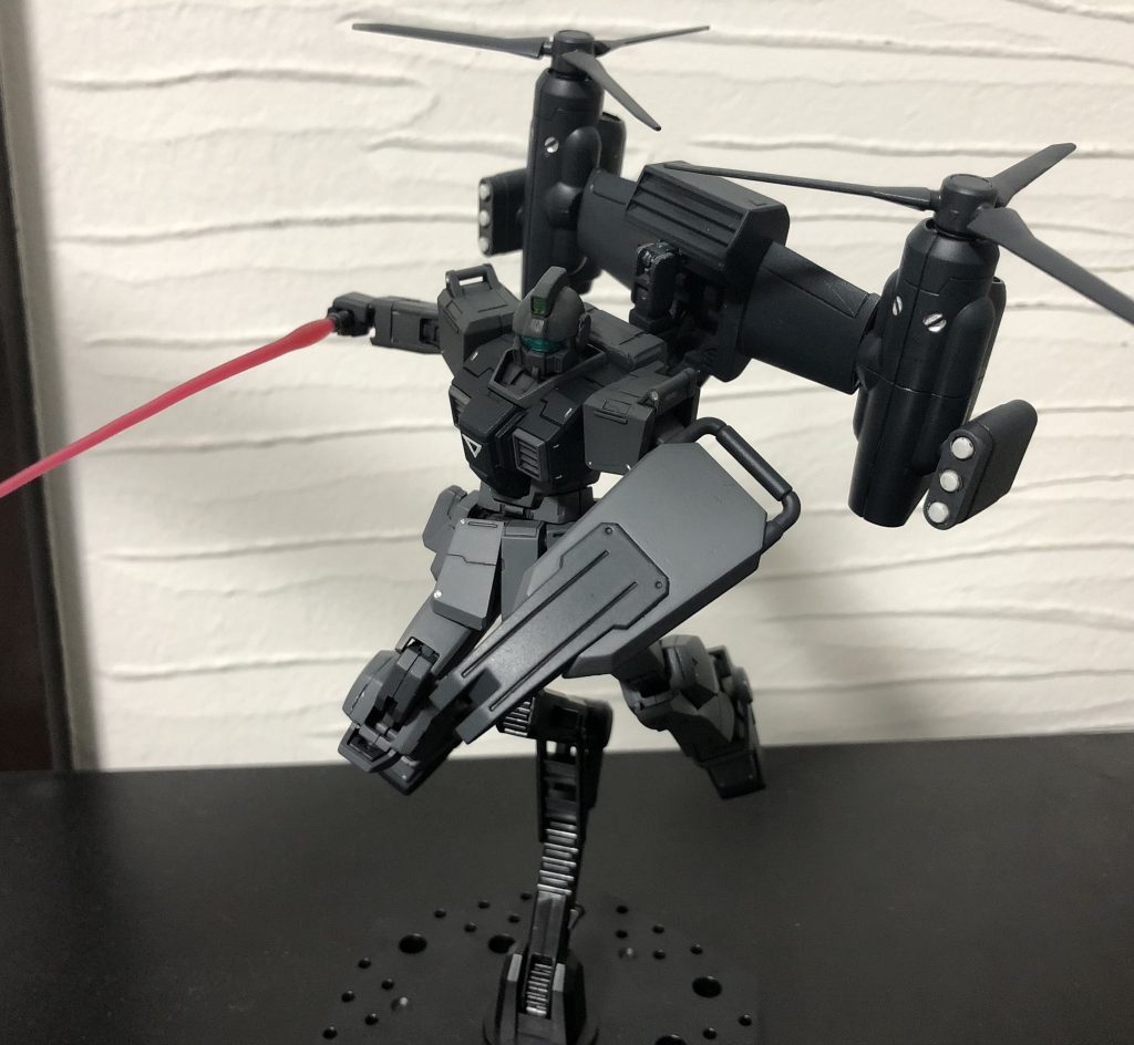 ビームサーベルは紙やすりで艶を消しています。