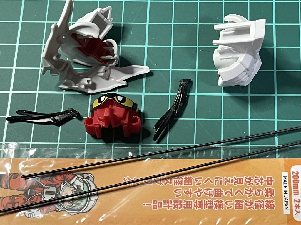 もみあげをスプリングで可動するようにしました。https://twitter.com/sawat1203/status/1503023475266850821?s=21&t=T5t35ChuAaaev6QFMT_OZA