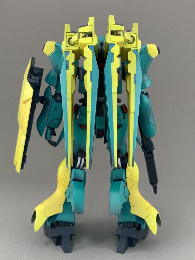 塗装は基本ラッカーをエアブラシで、細々したところはエナメル筆塗りです。武器とか スチールブラック関節 メカサフヘヴィ緑 一部グレーグリーン→コバルトグリーン黄 一部クリアオレンジ→EXイエロー赤 EXレッド