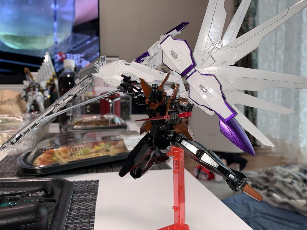 というわけで完成となりました!!!かなり久しぶりのキャラクターものな上ガンプラであるようでないようなパーツで形成されていたキャラだったのでかなり苦戦が多かったですができたときの嬉しさはたまりませんでした!ここまで見ていただきありがとうございます!!👍