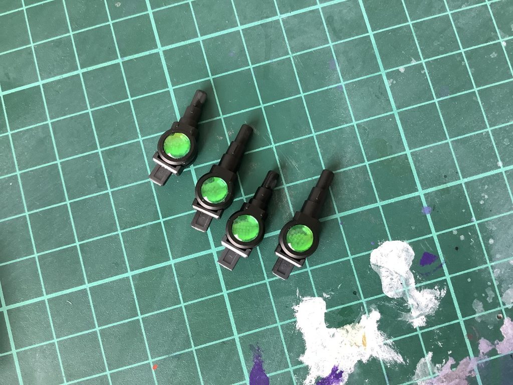 ブースターつけると全く見えないけどレンズ内にパール紙を使用してます。角度を変えると色が変わって見えるので綺麗ですしコスパもいいので最高✨