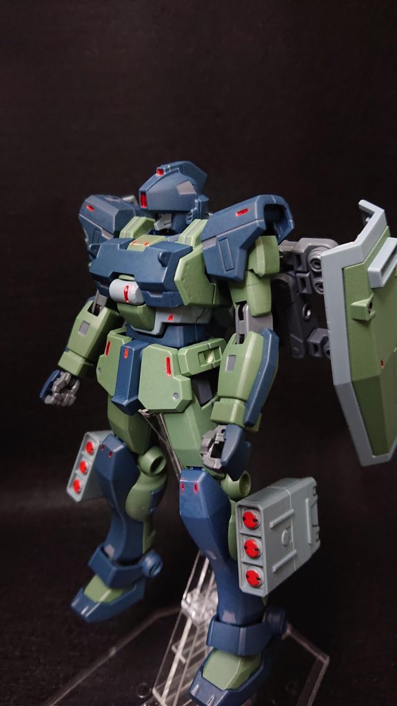 ミキシングで使用したパーツ頭部    :ガンダムEz-SRボディ   :ガンダムEz-SR腰部    :GM/GM肩     :GM/GM腕部    :ガンダムレオパルド・ダ・ヴィンチ脚部    :GM/GMバックパック:ガンダムEz-SR       (パワードジムカーディガンのシールド×2)武装    :メテオホッパー       (ガトリング装備)