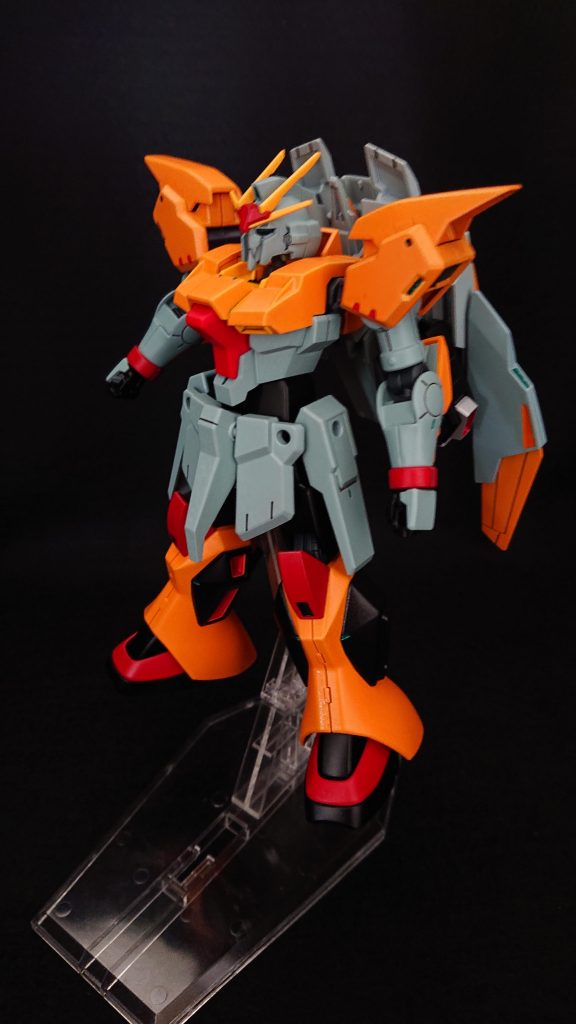 ミキシングで使用したパーツ頭部 :ライトニングガンダムボディ :ライトニングガンダム腰部 :ライトニングガンダム肩 :ガンダムテルティウム腕部 :ガンダムテルティウム脚部 :R・ギャギャ+グフR35バックパック:ライトニングバックウェポン武装 :ゼルトザームアームズのランス×2