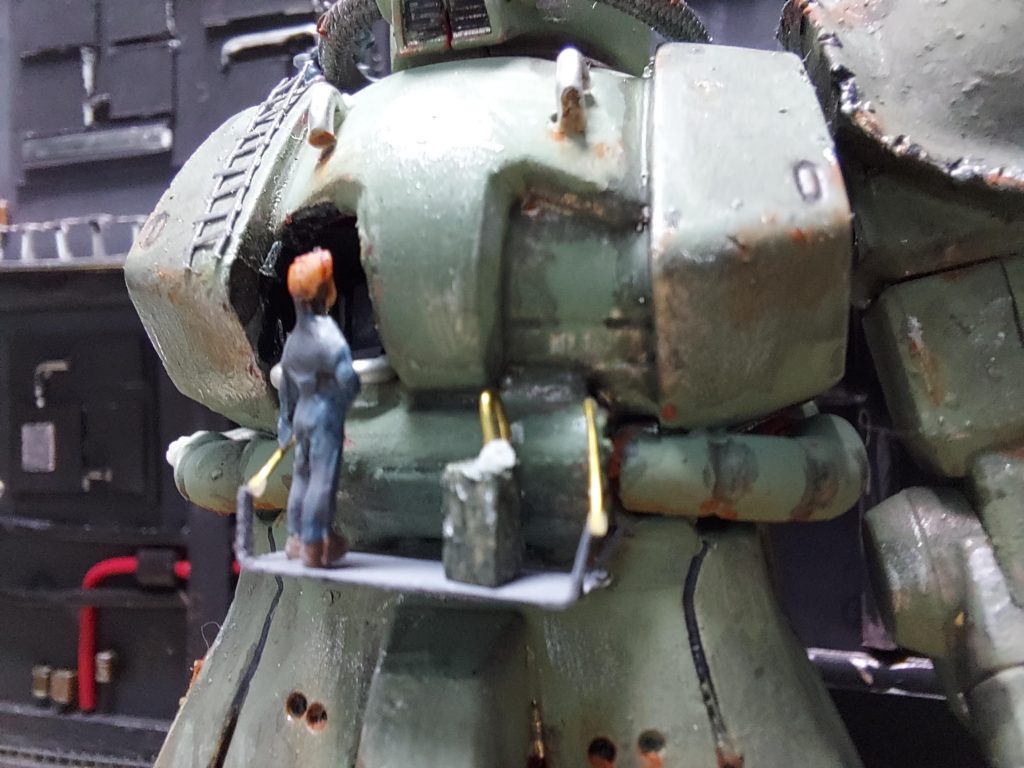 「コクピット整備」コクピット部分をくり抜き、座席等を追加しました。