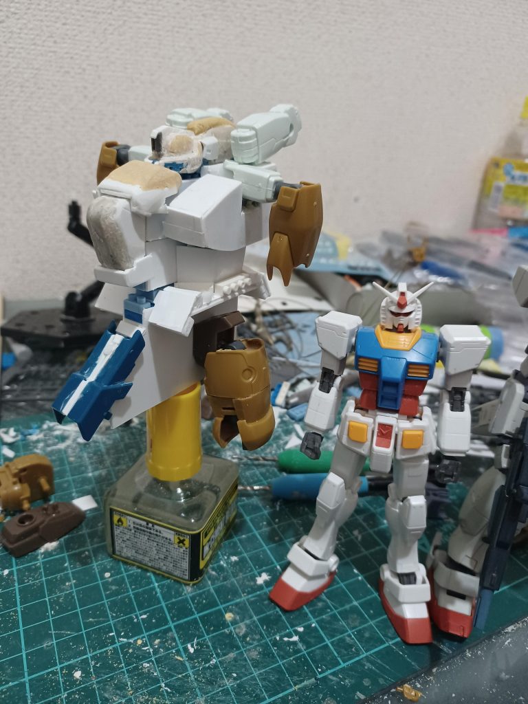 肩と脚はこのご時世でも手に入るデスアーミーが芯になってます。 