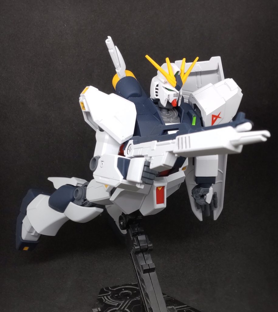 ポーズも付けやすいし、ガシガシ動かして遊ぶ用(笑)には丁度良いですね。