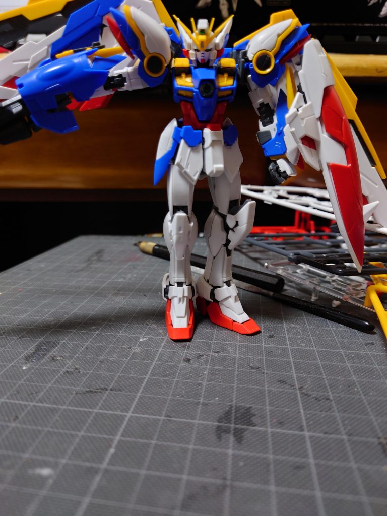 仮組完成したときの写真です。ゼロEWに隠れがちですが、このウイングEWも相当カッコいいと思います。