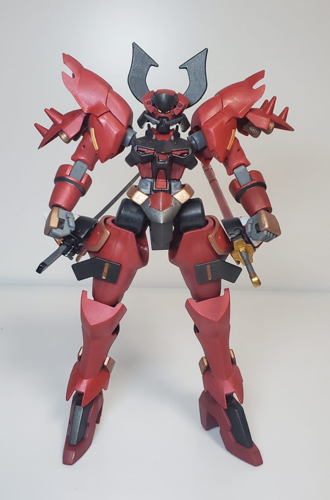 正面から。全体的にスリムにはなったのですが、マッシブ感は残したかったので、肩は幅のあるものを使用しました。