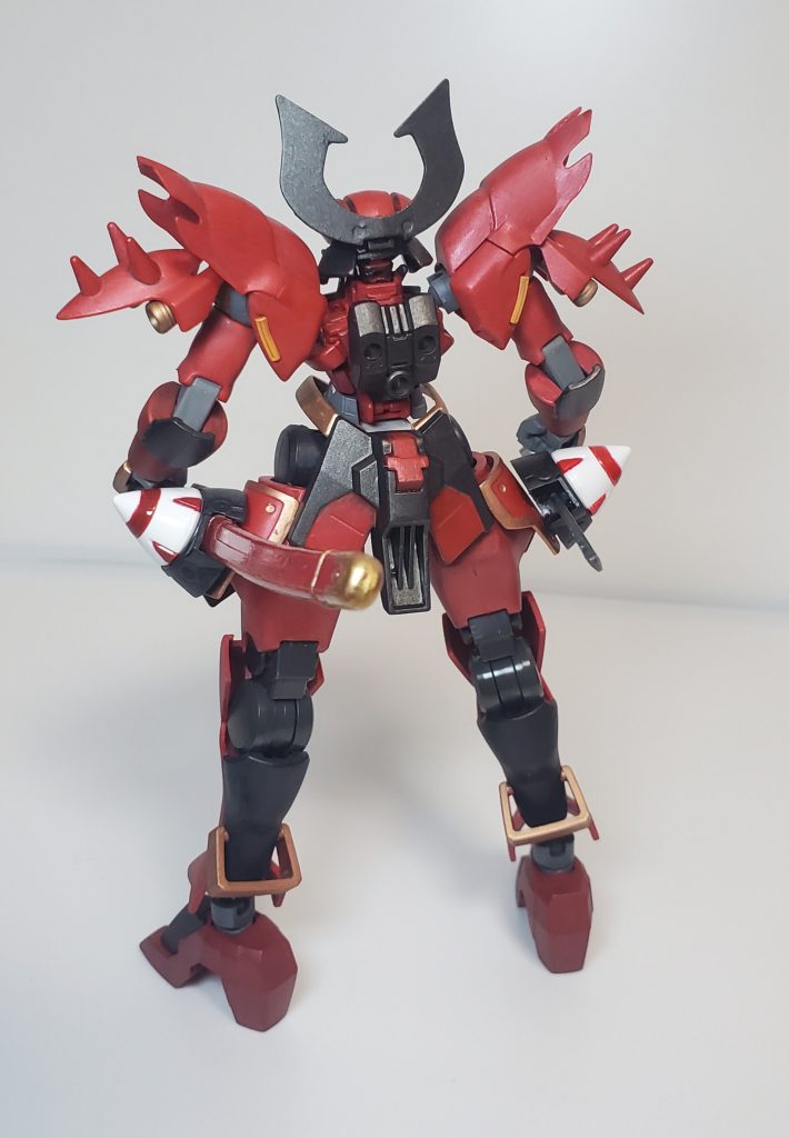 後ろから。特に予定は無いのですが、バックパックのジョイント穴に追加装備を搭載できます。