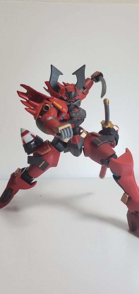 馱刀：鈍(ﾅﾏｸﾗ)ほぼ鉄製の木刀の様なもの。右脚に帯刀。鞘は無く、GNドライブに設けられたラックに差し込むように納刀する。