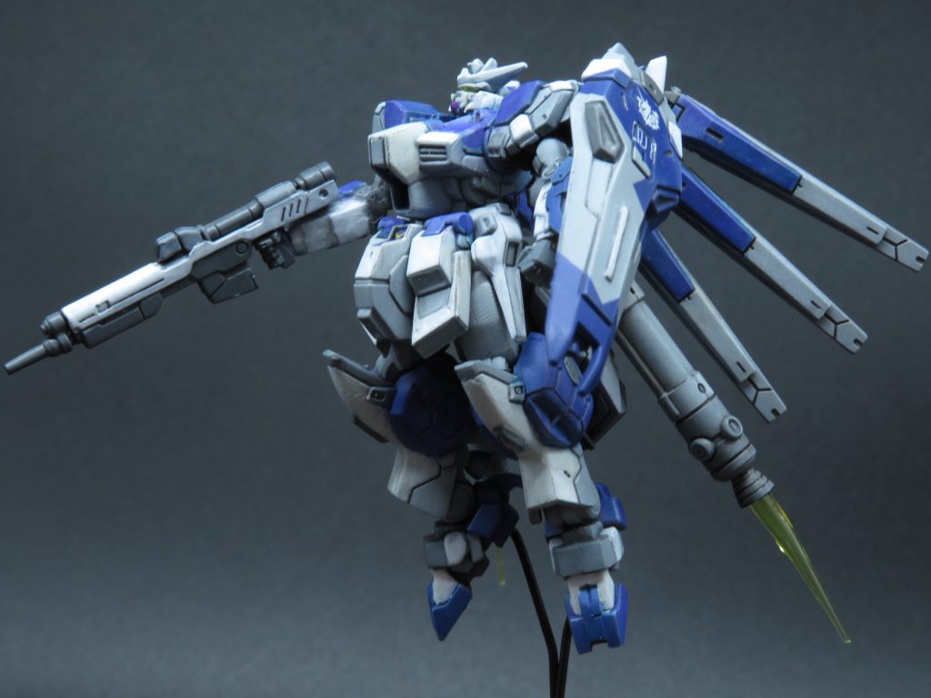 宇宙空間を飛行中な感じへポージングを変更しました。