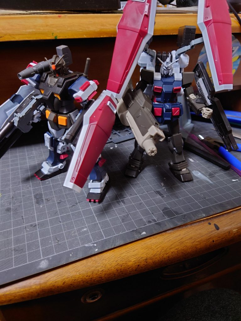 お互いをミキシングしてこれだ!と思ったときの画像です。脳裏に浮かんだ「二機揃ってるならわざわざ組み替える必要ないよね?」という正論を覆す合理的な理由が見つからなかったので純正に戻しました。