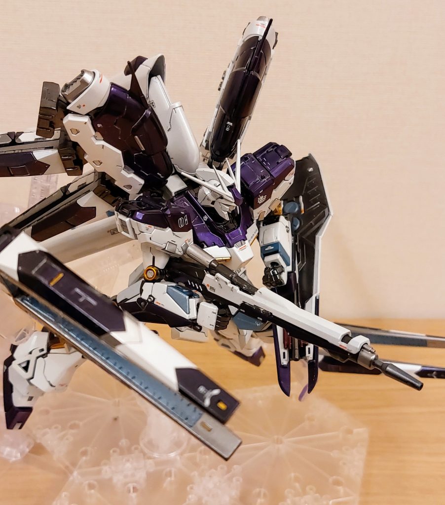 フィンファンネルは差し色の金色で情報量アップ