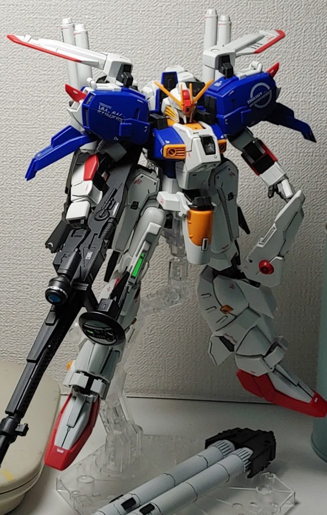 下半身のプロポーション改修しています。股関節軸を２mm.下方移動し、脚部は膝上部分で回転軸追加と4mm延長、膝関節部分で2mm延長しました。