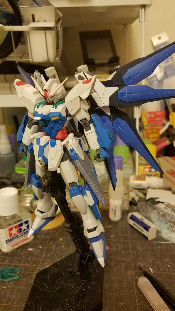 制作過程です弄りながら「これはフリーダムにも見えるしディステニーにも見えるしエクリプスにも見える不思議な機体だな〜」と頭がバグりながら作ってましたw