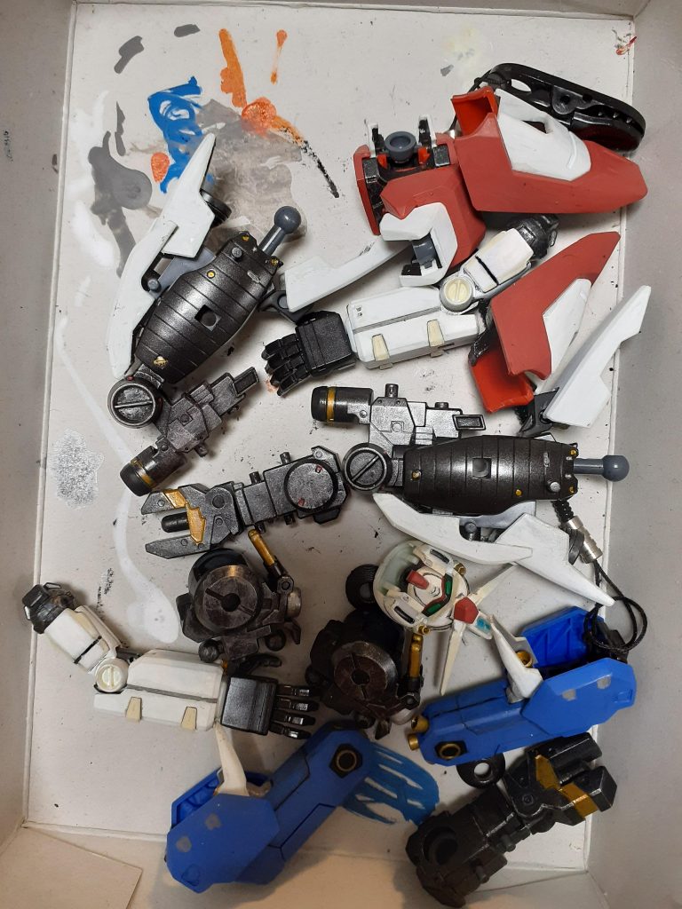 内部パーツには、ゴールドを多用。