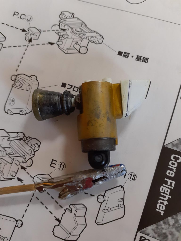 バーニア内部にはゴールド、シルバー、艶消しブラックをスポンジで塗装。