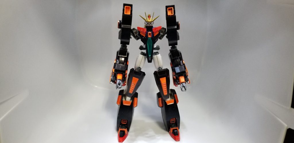 合体形態:ブラスト・ヴリジュアルガンダム。ブラストユニットに搭載されたジェネレーターとエネルギー増幅装置により、出力が理論上は2倍以上出せるようになった。
