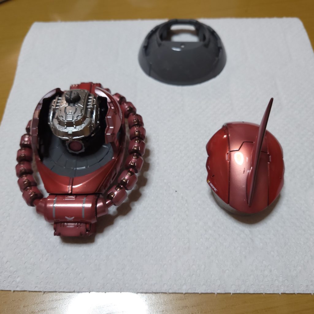 ■今回初めてトライしたことメモ・メタリック塗装 ク:GSIクレオス、ガ:ガイアノーツ シ:シタデルカラー 下地(ク:ブラウン+ク:GXブラック) ハイライト層(ク:GXホワイト) メタリック層(ク:ムーンストーンパール) シャア色(ク:色の源シアン+ク:色の源マゼンタ調色のクリアレッド) 部分筆塗り シ:WARPLOCK BRONZE シ:LEADBELCHER クリアでトップコート