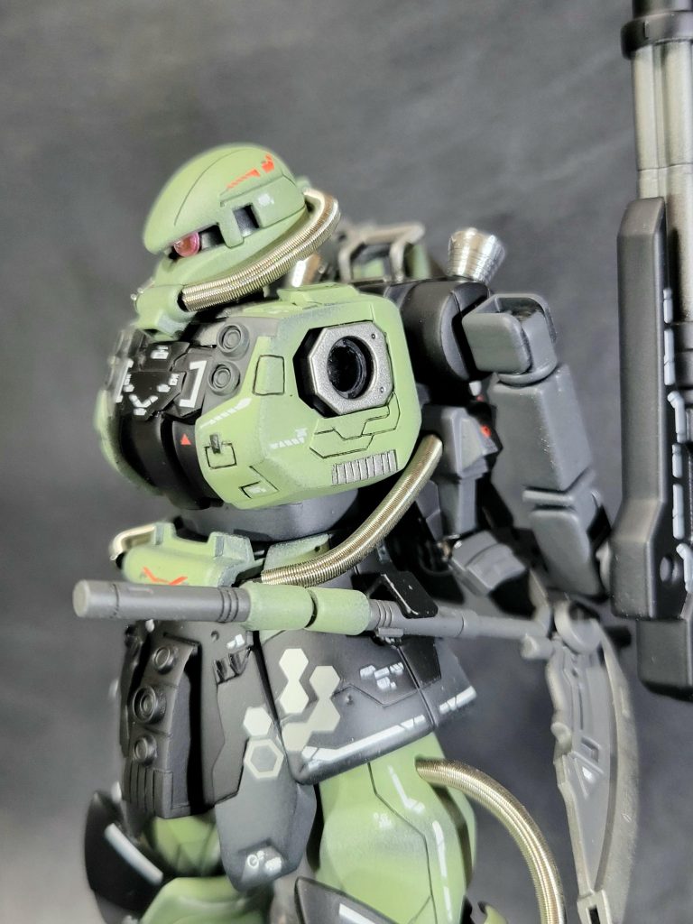 スジ彫りやはりまだ綺麗に真っ直ぐ引けてませんね。まあフリーハンドで彫刻刀で少し彫ってからタガネいってるので当然なんですが…