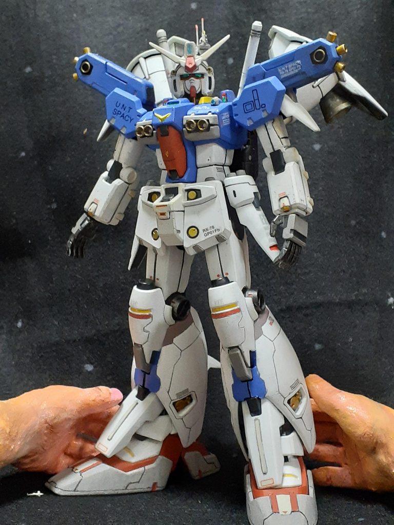 ゼフィランサスで1番めだっていたスリッパ。赤からスチールグレーに変更し、モールドを施しパーツも追加。スマートさを意識したスリッパにしました。この写真のみだが造形した小さな手を添えゼフィランサスの迫力をアップさせました。