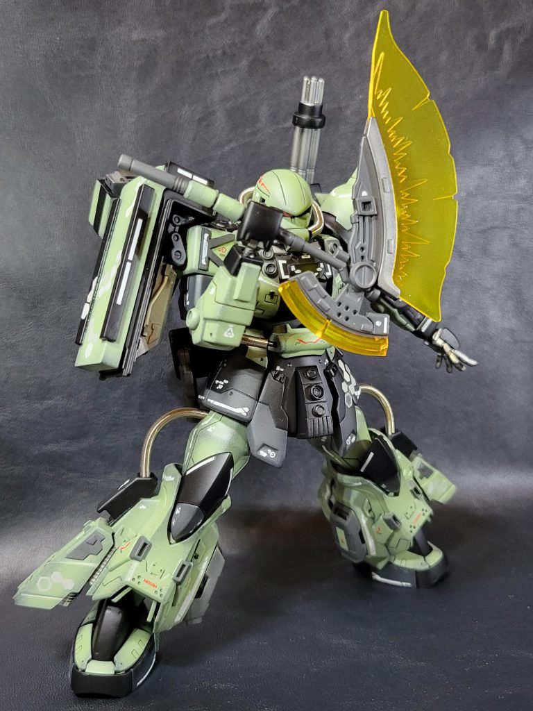 ヒートホークサイズビームが効かないものにはヒートホークで、実弾が効かないものにはビームサイズで攻撃します。