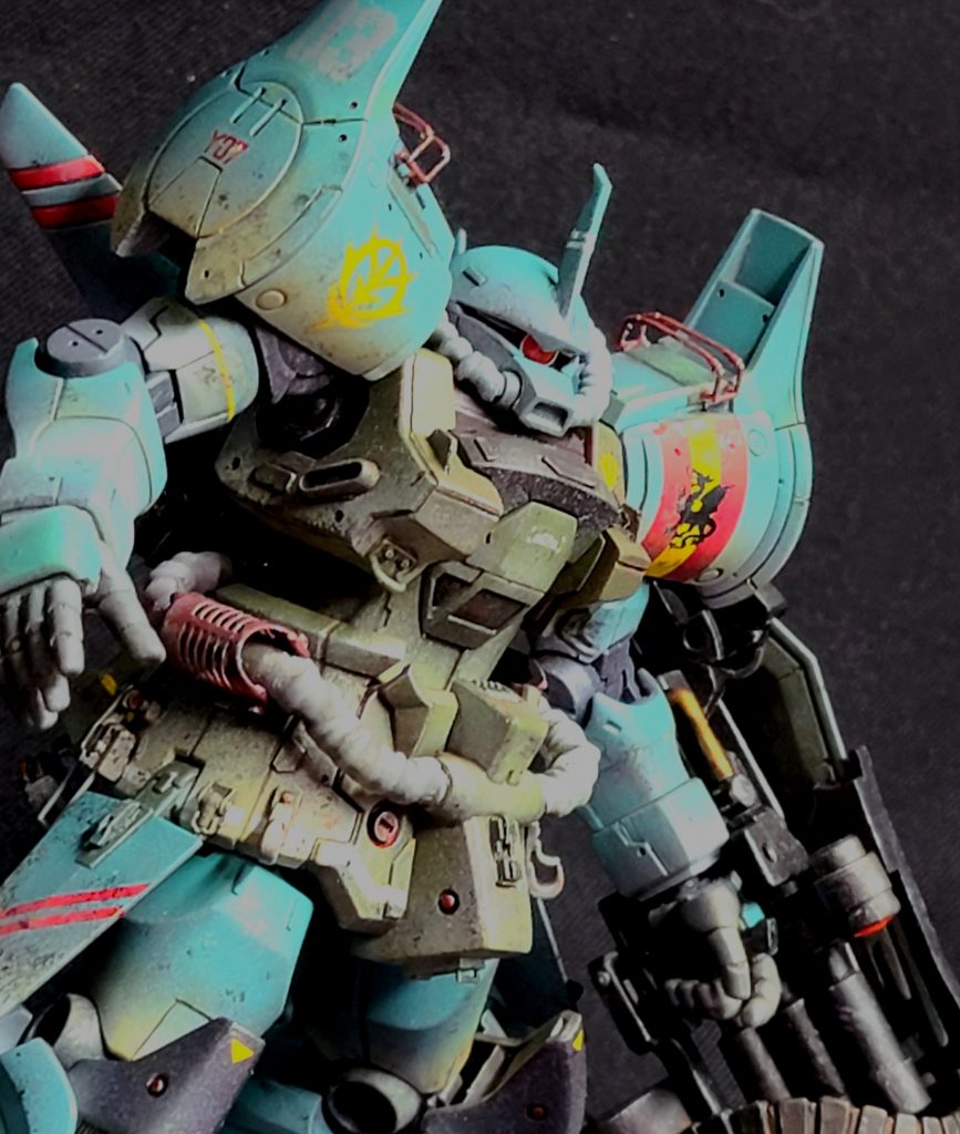 頭部と腰部の動力パイプは、アルミ線に細い針金を巻き付けたものに熱収縮チューブを被せたものに置き換えました。