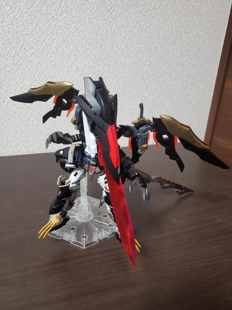 口からはビームもだせるぞっ！