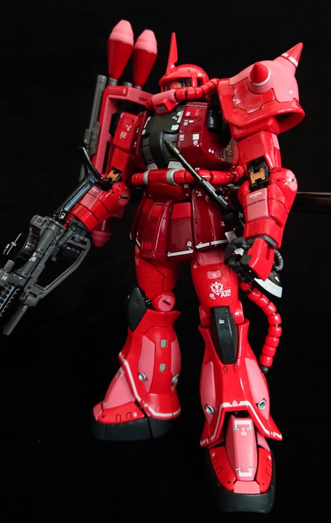 皆さんも好みでシャアピンクか?サーモンか?赤か?どれに寄せるか色々あると思いますが、優柔不断ですと↑のカラーリングになります。個人的によき😊動力パイプの1個1個の塗装は気が滅入りました。rgだから、余計に小さい。