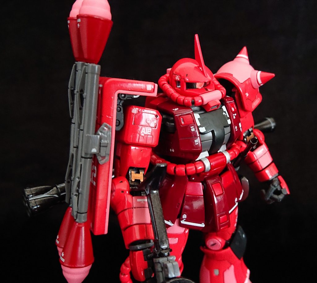 40年前から愛されるモビルスーツ、作ってるだけでテンション上がります。いかついショルダーアーマー、タックルって…原始的で力強い❗シュツルムファウストだけ盛ってしまいました😅個人的にシュツルムファウストは武器としての能力が低くても何かカッコいいと思ってしまう。